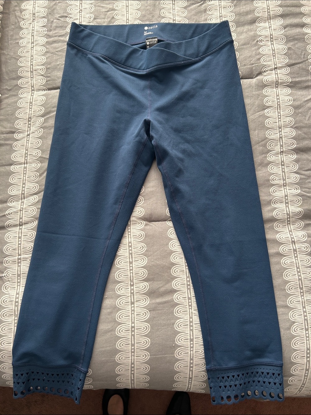 Zella Navy Blue Cropped Leggings with Laser-Cut Hem